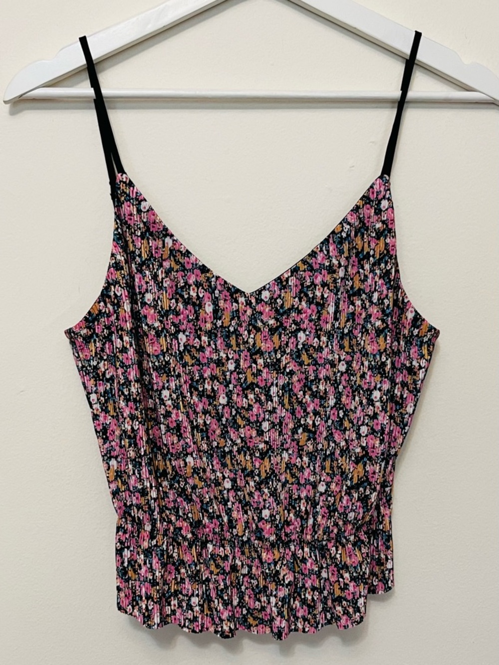 Wayf • S • Shine Crinkle Pleat Floral Print V Neck Camisole Tank Top